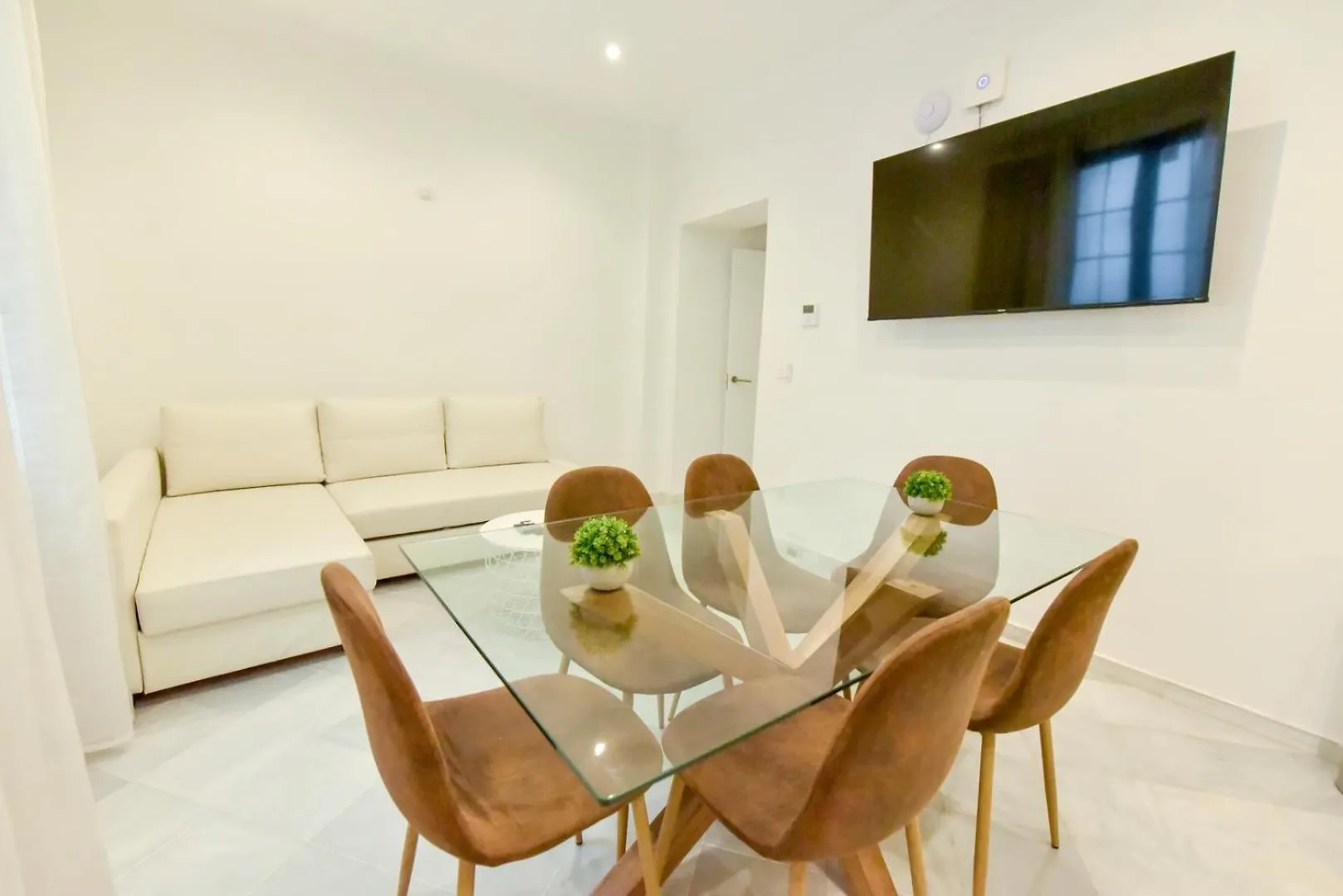 New! Modern Apartment In Central Neighborhood Sevilla 0*,  Španělsko