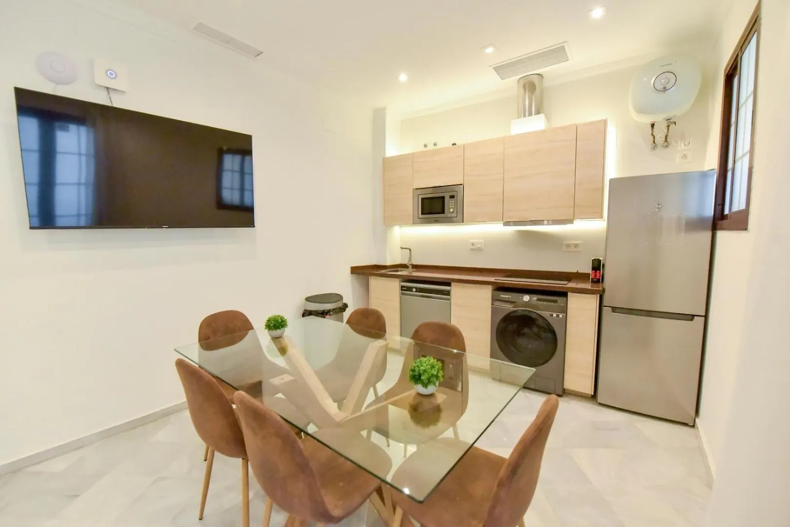 New! Modern Apartment In Central Neighborhood Sevilla